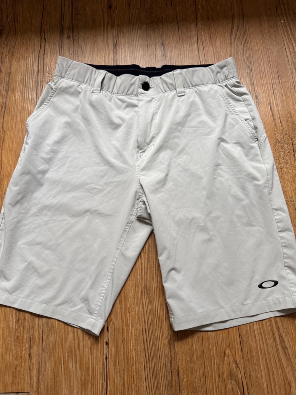 Oakley Men's Light Gray Athletic Golf Shorts